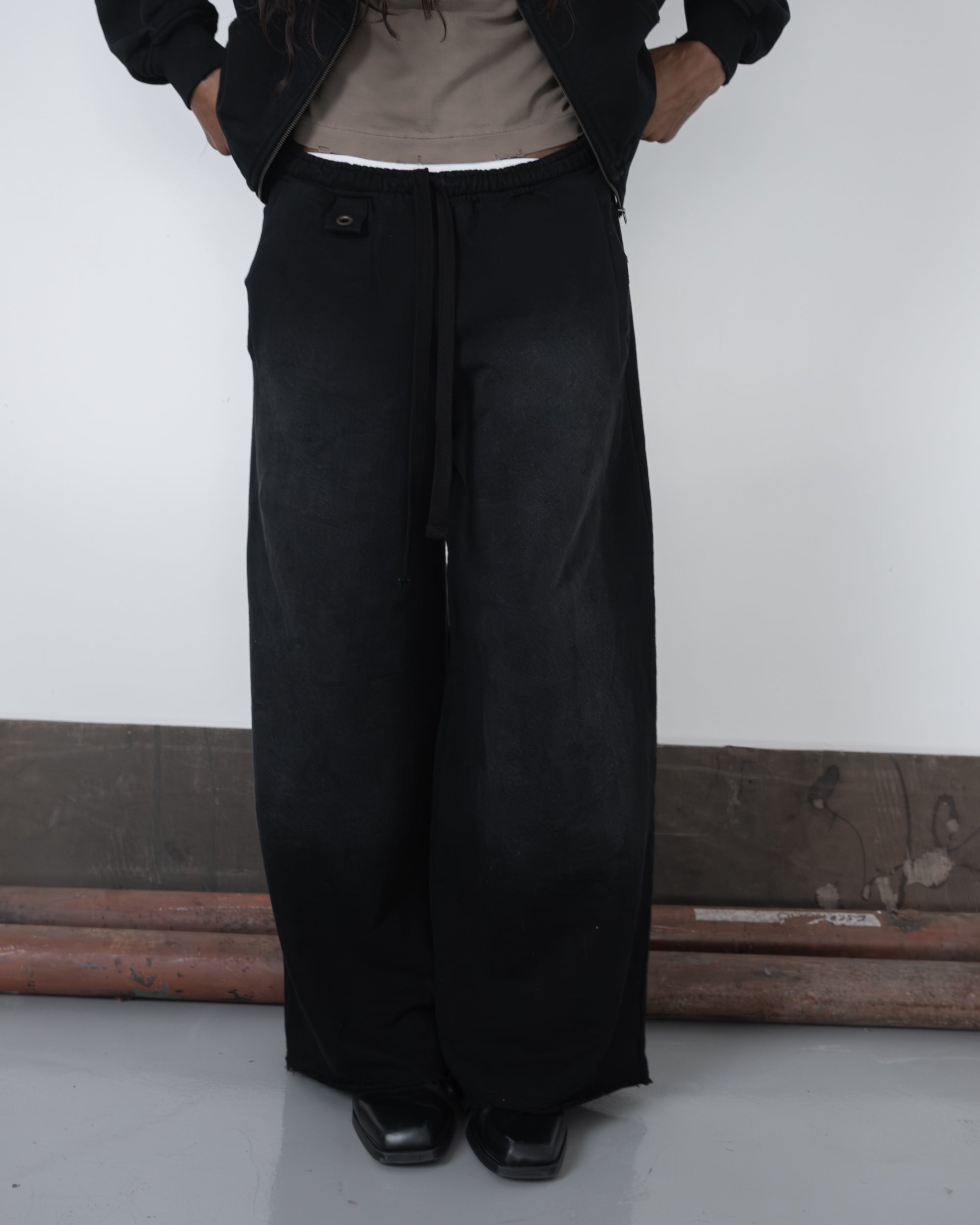 UNF LOOSE SWEATPANTS - BLACK